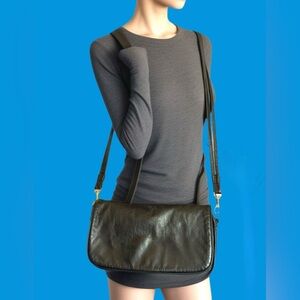 Elegant Vintage Black Leather Crossbody Bag